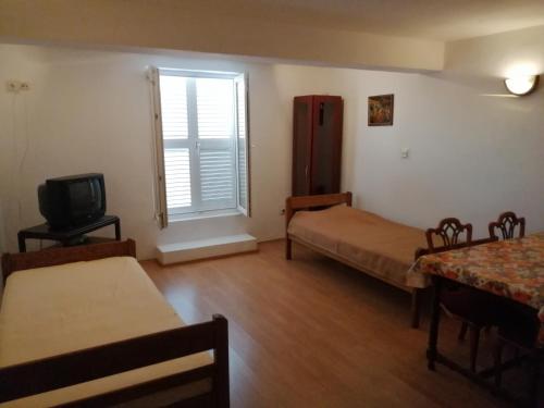 Apartments with a parking space Kustici Pag - 6392 - image 6