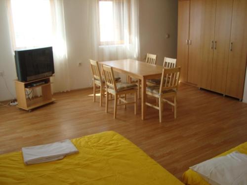 Apartments with a parking space Kustici Pag - 6392 - image 3