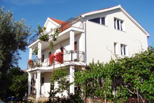 Apartments by the sea Sukosan, Zadar - 6239 - Location saisonnière - Sukošan