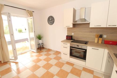 Two-Bedroom Apartment with Terrace and Sea View image 4