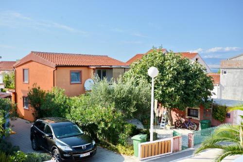 Apartments with parking space Vir - 6323 - image 3