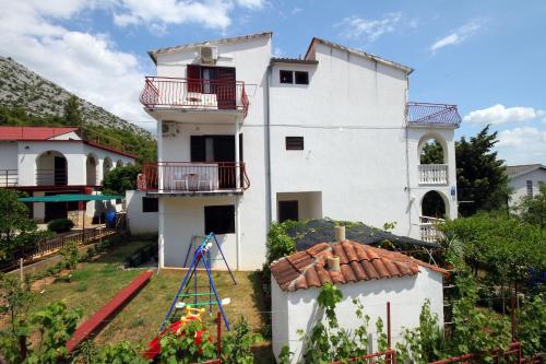 Apartments with a parking space Starigrad, Paklenica - 6431 - Location saisonnière - Starigrad-Paklenica