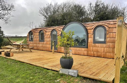 Finest Retreats - Proper Job Cabin
