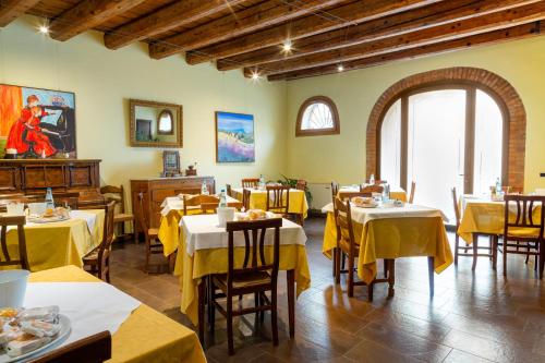 餐廳, Albergo Ristorante Leon d'Oro in 艾斯特