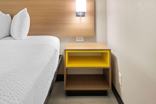 Days Inn by Wyndham San Diego-East/El Cajon - image 14