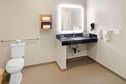 Days Inn by Wyndham San Diego-East/El Cajon - image 12