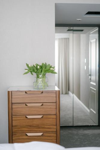 Standard Queen Room