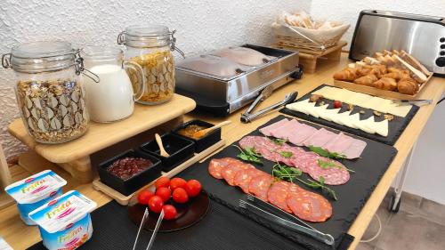 อาหารและเครื่องดื่ม, Hostal Residencia Alma in อัลกูเดีย