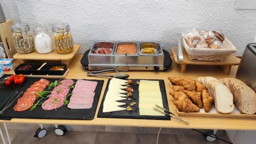 อาหารและเครื่องดื่ม, Hostal Residencia Alma in อัลกูเดีย