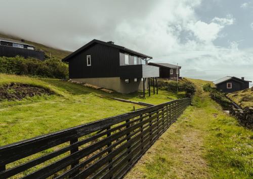 Κήπος, Cozy 2-bedroom house with a fantastic view in Hósvík