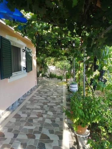 VILLA NEFELI in Piqeras