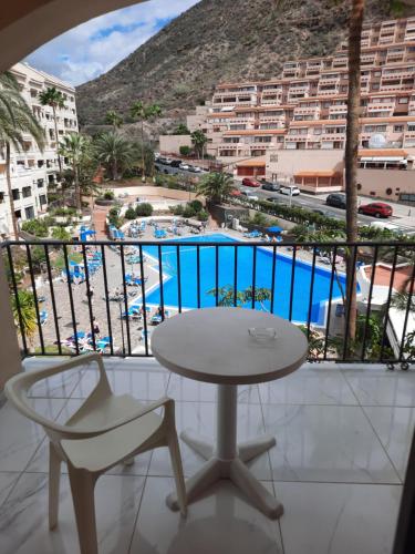  Castle Harbour Official in Los Cristianos