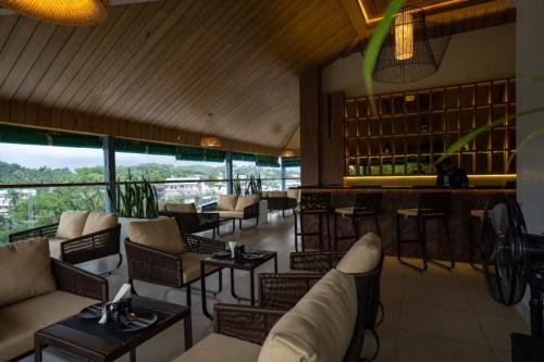 Pub/Lounge, Bayleaf Inn near Aquarium