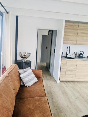 ห้องครัว, Winter at Surla Houseboat Splendid at Marina Monnickendam in มอนนิกเคนแดม