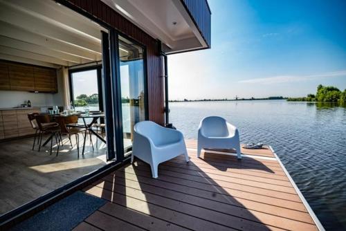  6 personen luxe houseboat Splendid Monnickendam nabij Amsterdam in Monnickendam