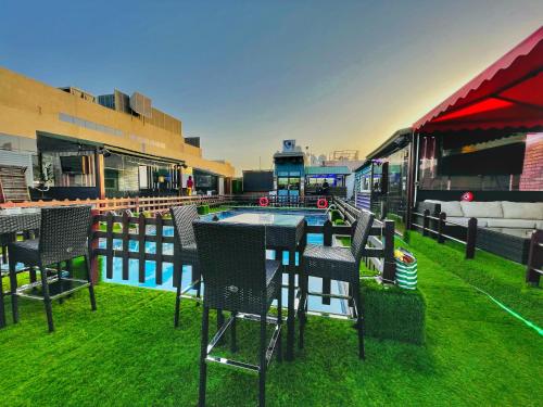 Smana Hotel - Swimming pool