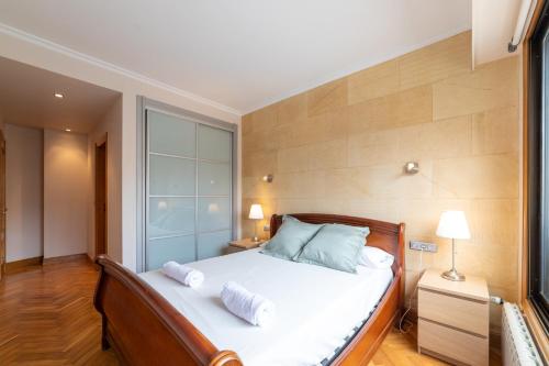 Three-Bedroom Apartment room in Comfy & luminous terrace apartment