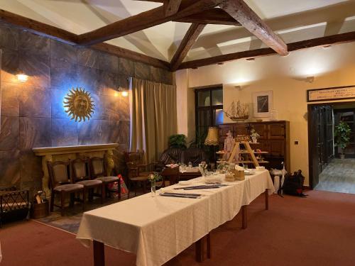 Hotel Veveri in คนินิชคี