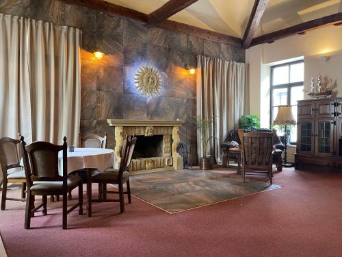 Hotel Veveri in คนินิชคี