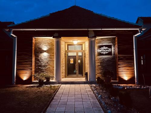 Hotel Veveri in คนินิชคี