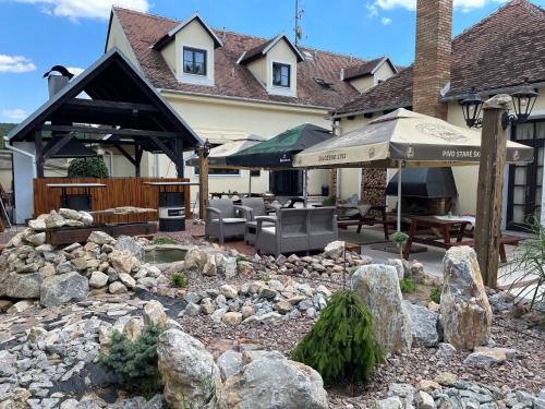 Hotel Veveri in คนินิชคี