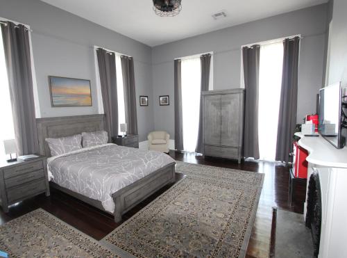 Grey Suite Main House Upstairs room in The George Manor