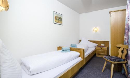 2 bedrooms, 3 beds