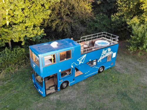 Delightful 2 Bed Double Decker Bus with Hot Tub