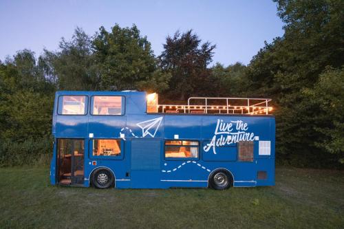 Delightful 2 Bed Double Decker Bus with Hot Tub
