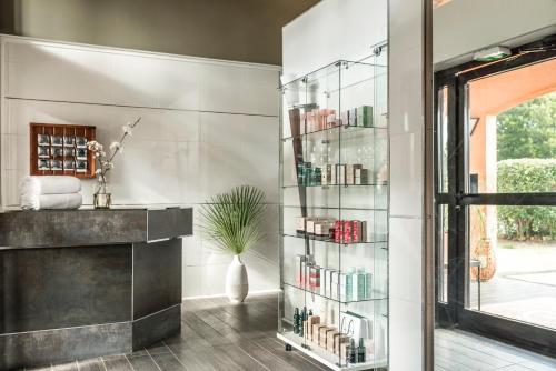 Front desk [24-hour]