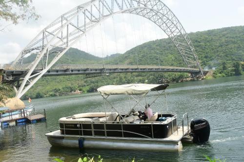 Adomi Bridge Garden