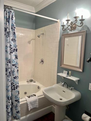 Barksdale House Inn - image 6
