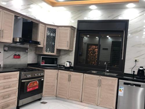 ห้องครัว, Abu Hossam s chalet in เญราช