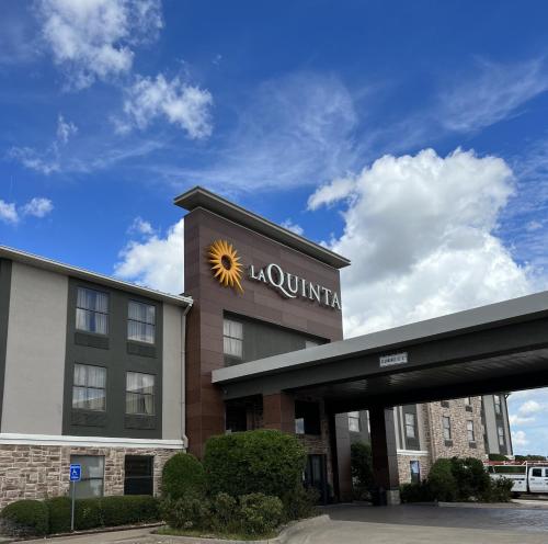 La Quinta Inn & Suites by Wyndham Denison - North Lake Texoma