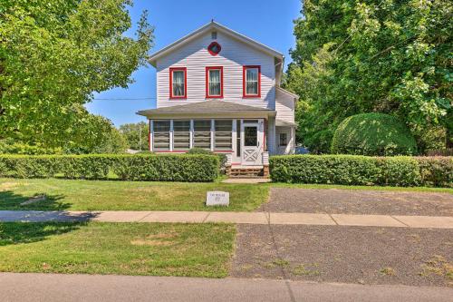 Sodus Point Escape with Yard Walk to Lake Ontario in Sodus, USA
