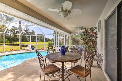Palm Harbor Home with Pool and Golf Course Views! in 佛羅里達州奧爾德史密爾(FL)
