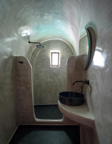 Lotus Cave Villa – Fira, UT