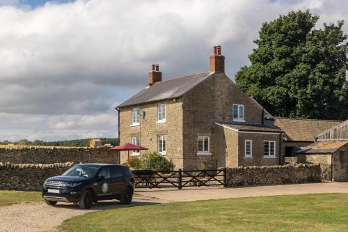 Luxury Farmhouse with Stunning Views and Hot Tub