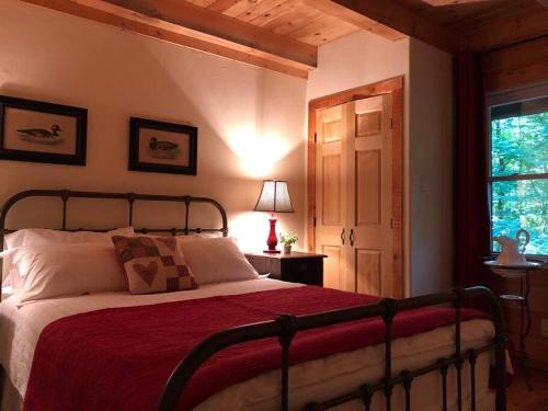 Quiet, cozy and comfortable chalet in Val-des-Lacs (QC)