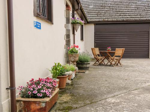 Courtyard Cottage Duns - image 9