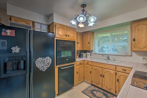 South Denver Lake Home with Large Yard and Hammock - image 6