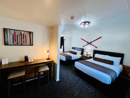 2 queen beds