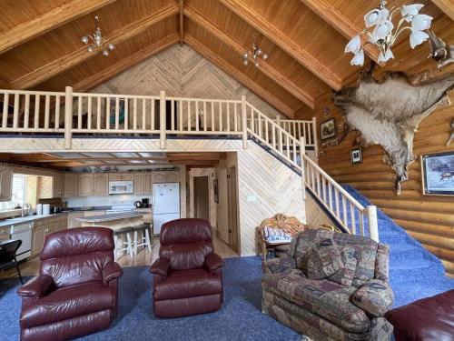 River Rock Lodge Sleeps 14 Close To Yellowstone in Island Park, USA