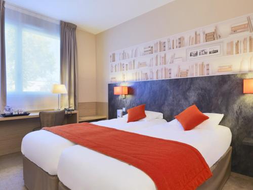 1 double bed, 2 twin beds