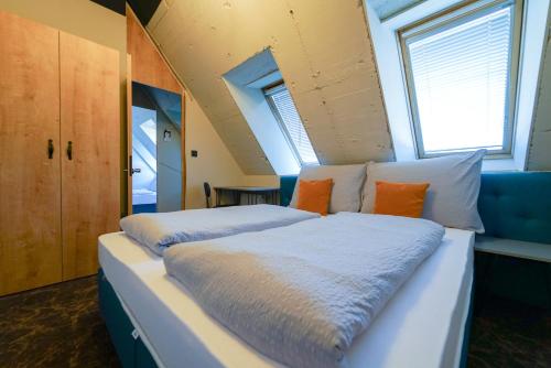 2020 Best EU Art Boutique Capsule Hostel CHORS - image 7