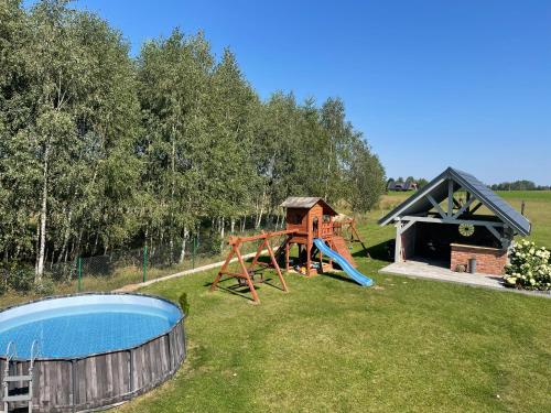 Spēļu laukums, Pogodna Zagroda-Dom na Kaszubach & Strefa Spa in Sikorzina