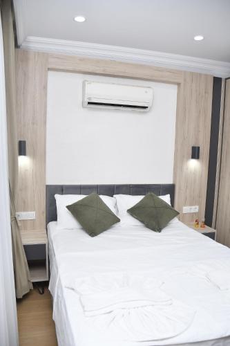 Standard Double Room image 10