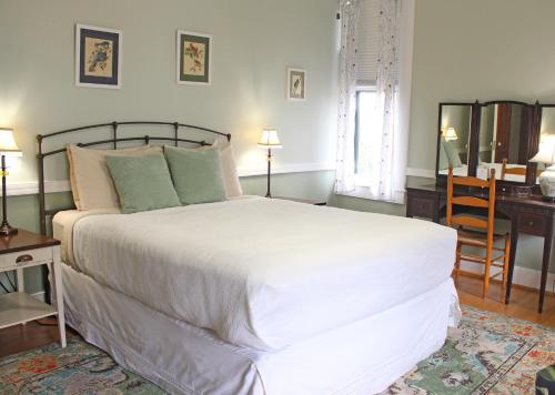Queen Room with Garden View