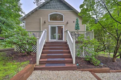 Quiet Studio Escape about 2 Mi to Blue Ridge Parkway! in West Jefferson, USA