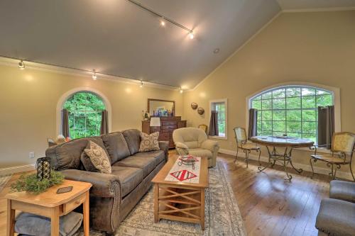 Quiet Studio Escape about 2 Mi to Blue Ridge Parkway! in West Jefferson, USA